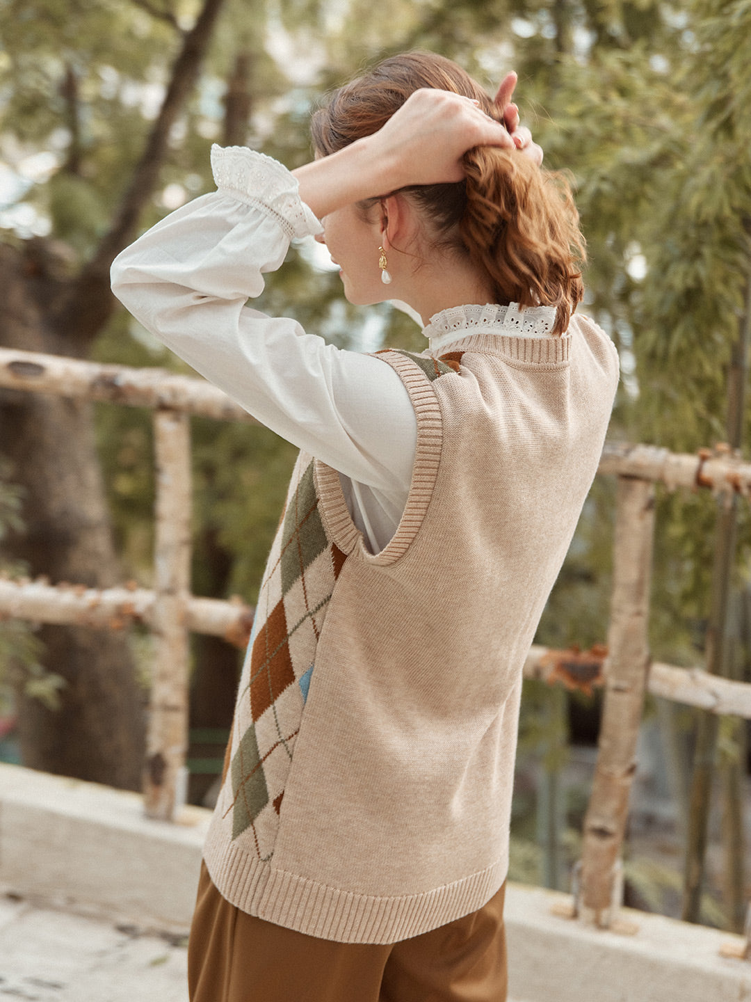 Callista | Women’s vest with argyle pattern and v-neck cut