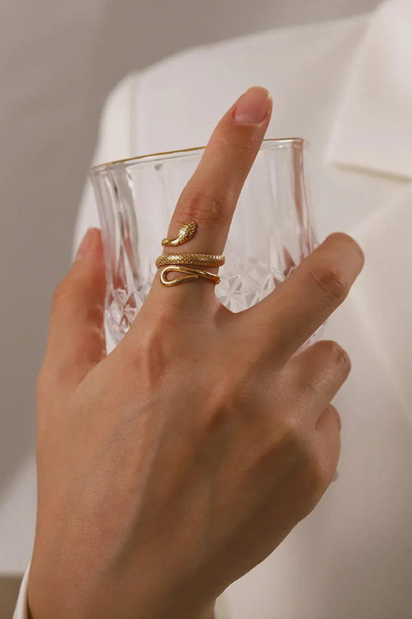 Dakota | Statement ring with sculpted snake