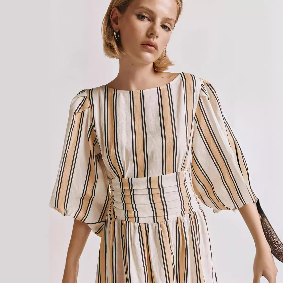 Shane | Women’s summer dress with relaxed fit and knee-length cut
