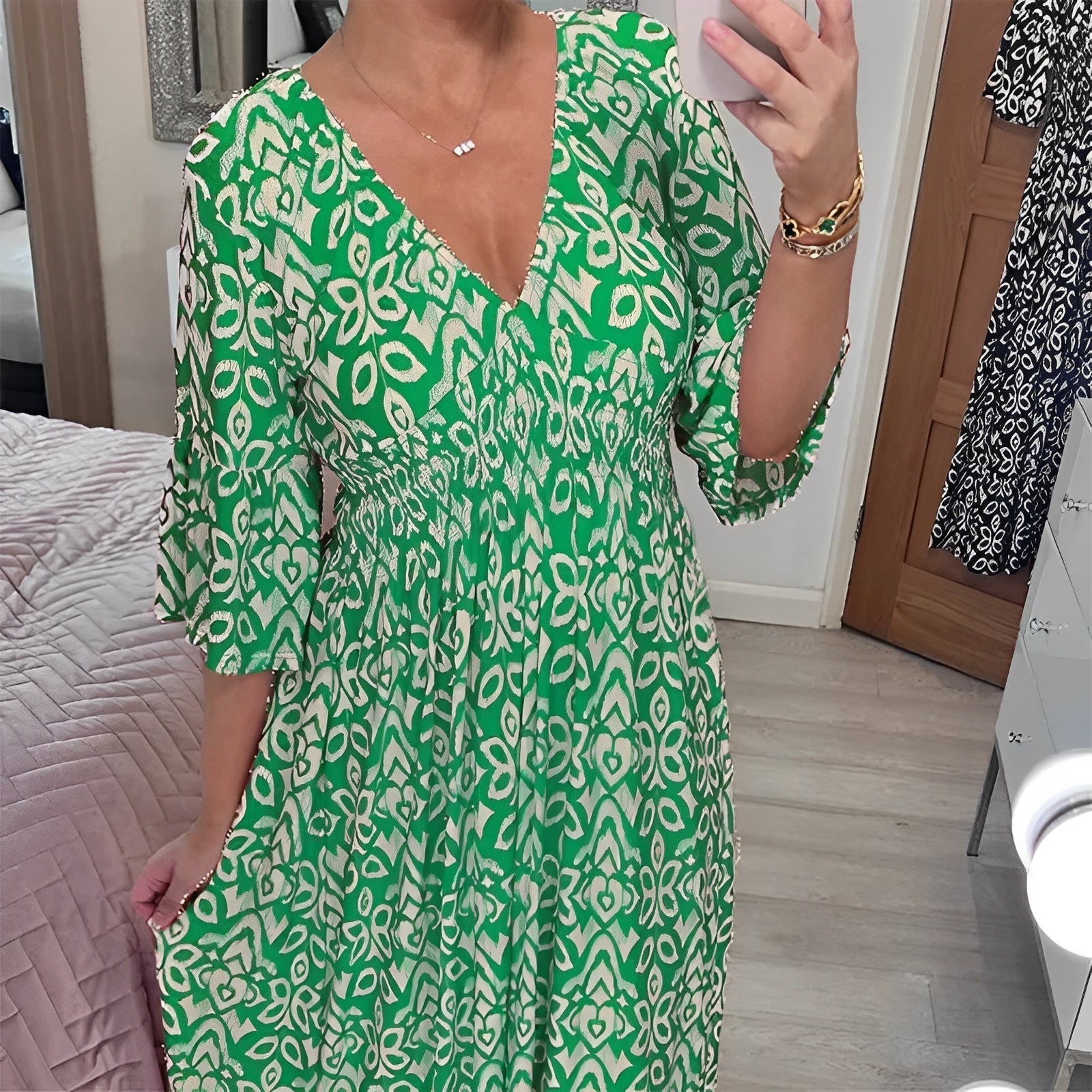 Gen | Women’s summer dress with floral print and v-neckline