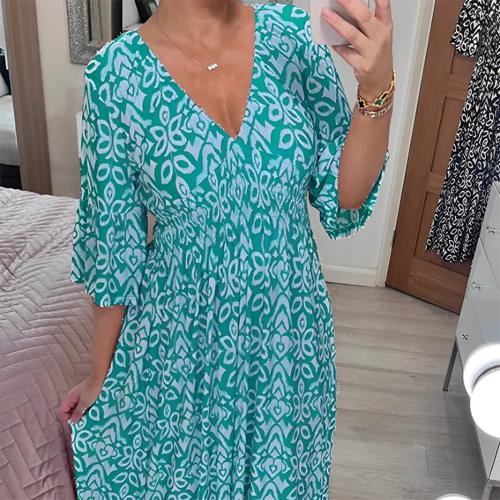 Gen | Women’s summer dress with floral print and v-neckline