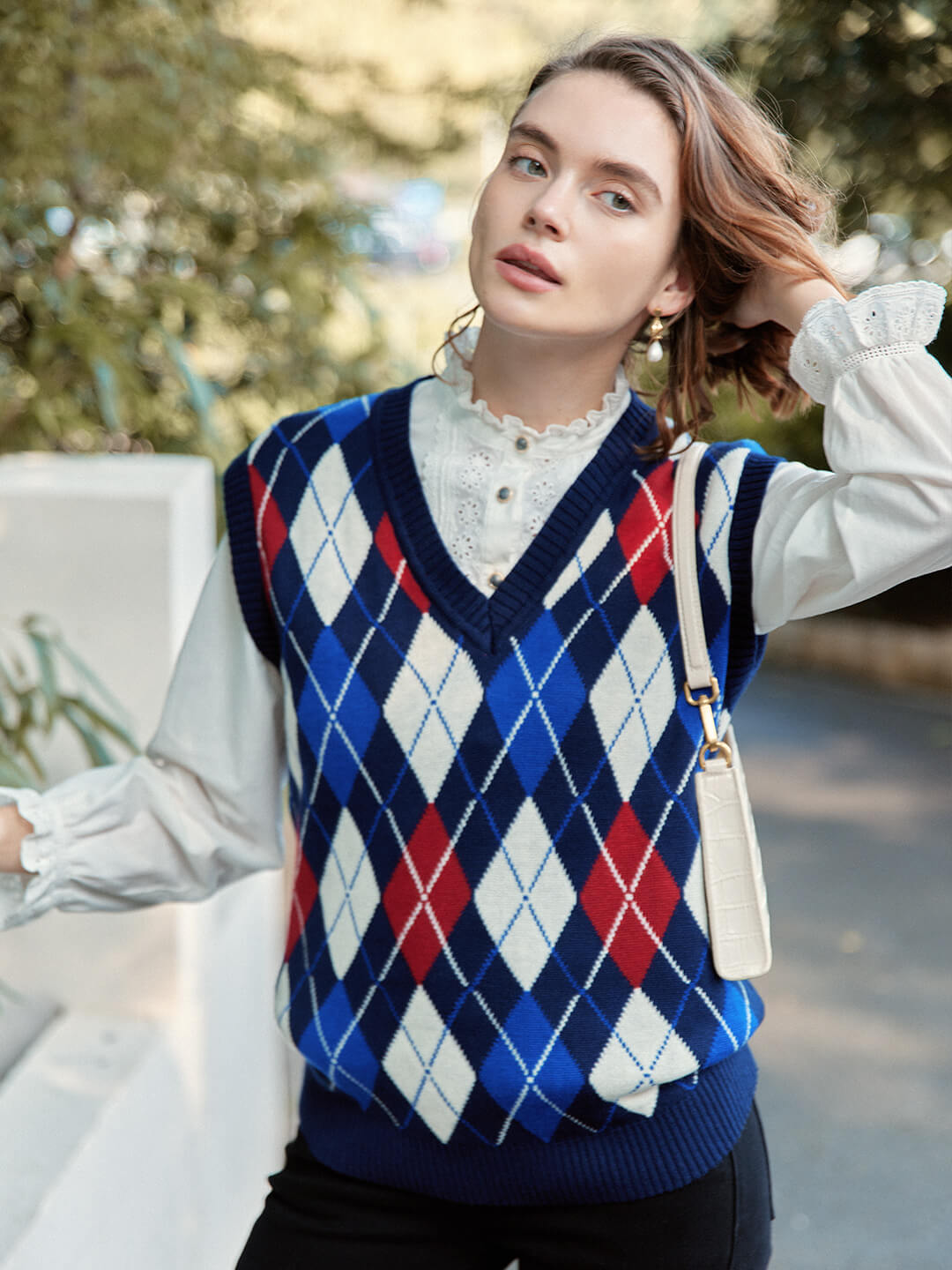 Callista | Women’s vest with argyle pattern and v-neck cut
