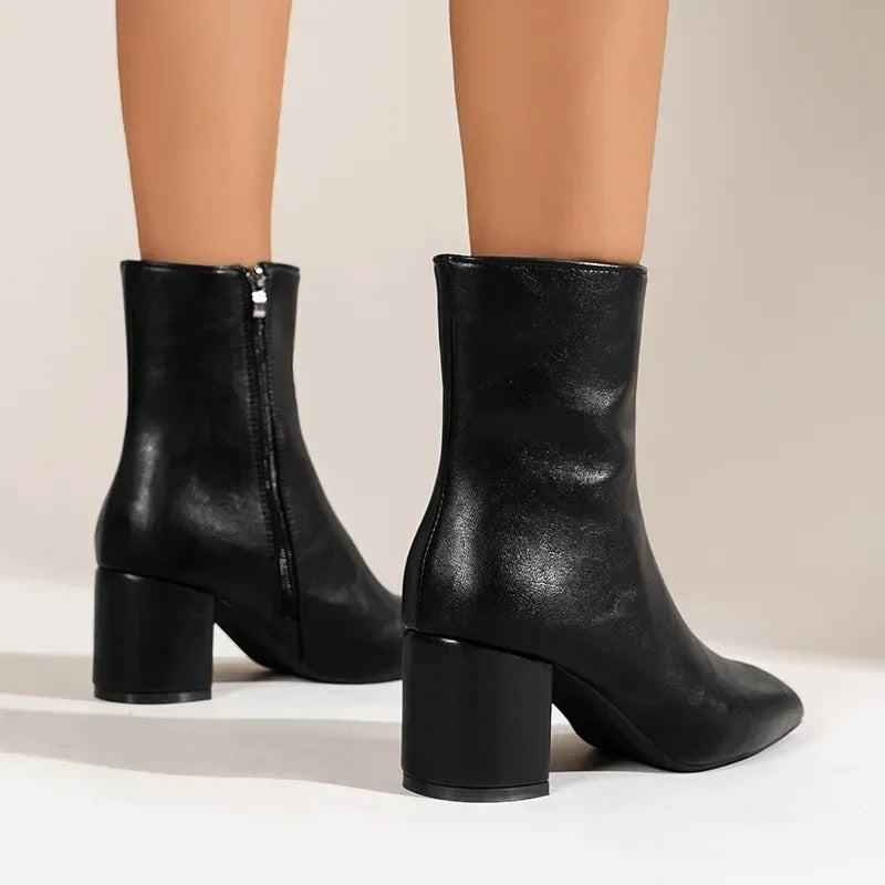 Avida | Brown ankle boots with side zipper and block heel