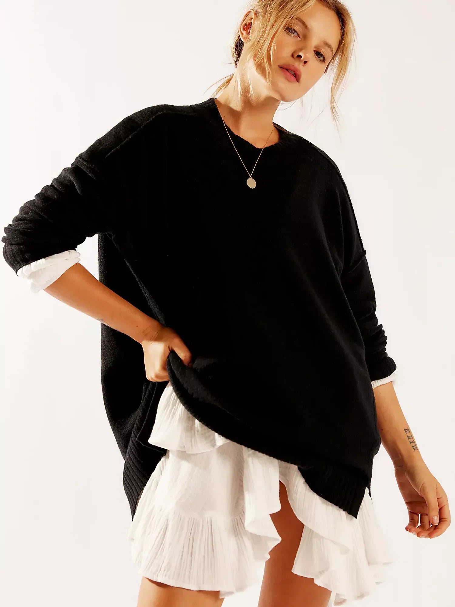 Elara | Classy mini skirt with wavy hem