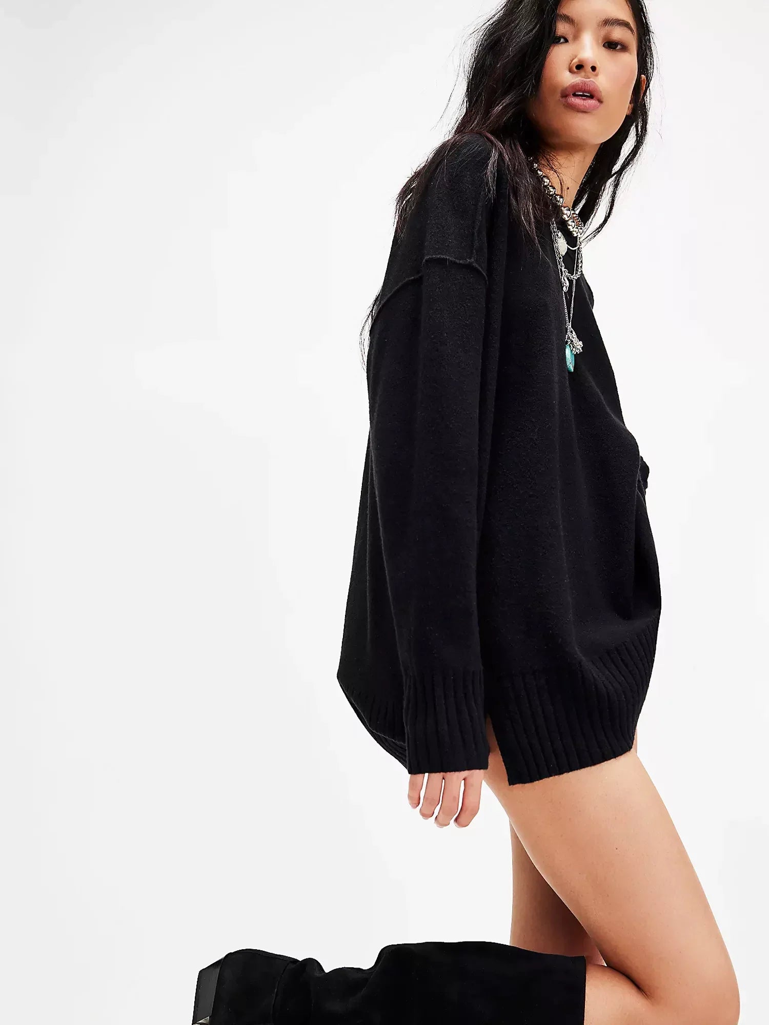 Elara | Classy mini skirt with wavy hem