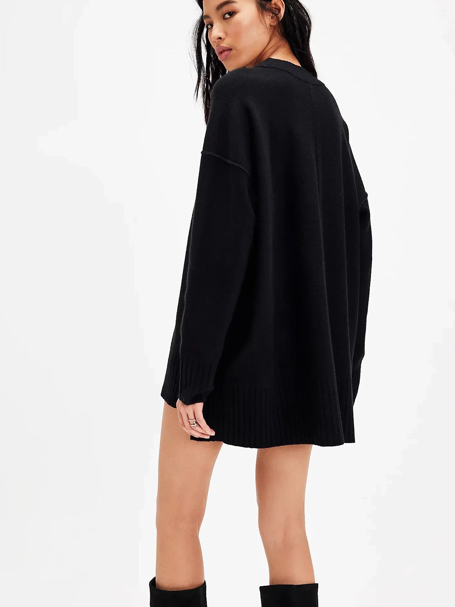 Elara | Classy mini skirt with wavy hem