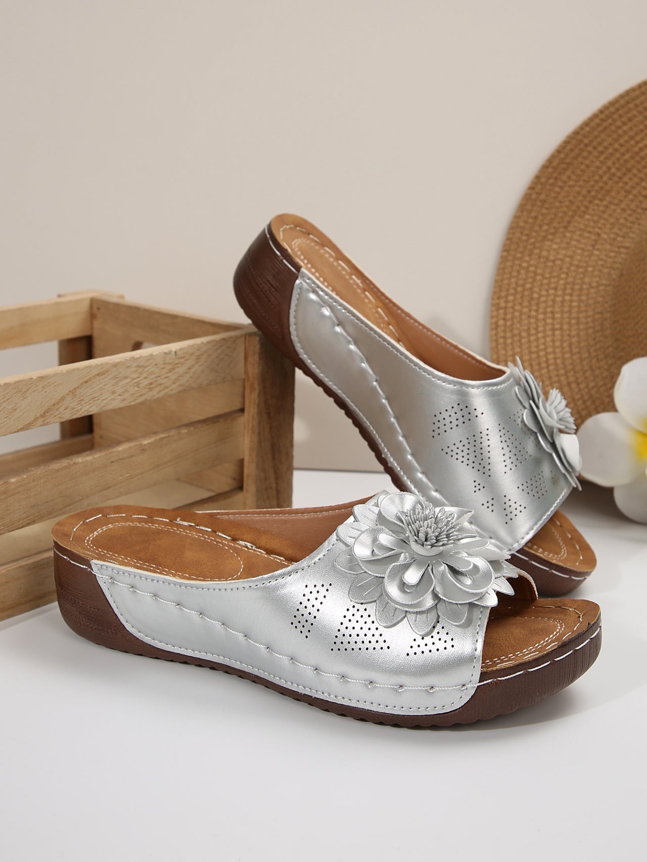 Ave | Flower wedge sandals