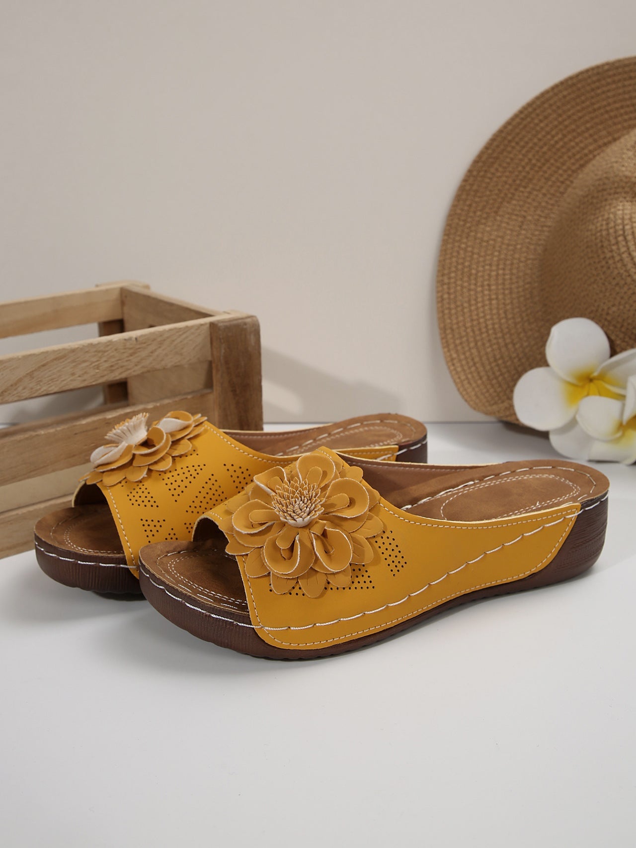 Ave | Flower wedge sandals