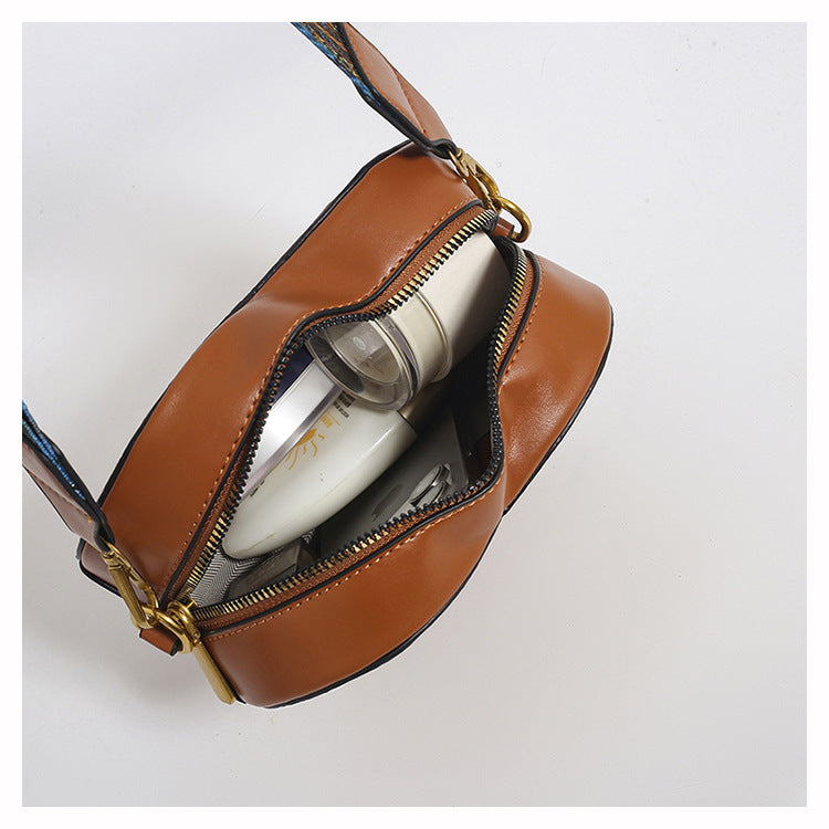 Viva | Heart-shaped bag with compact structure