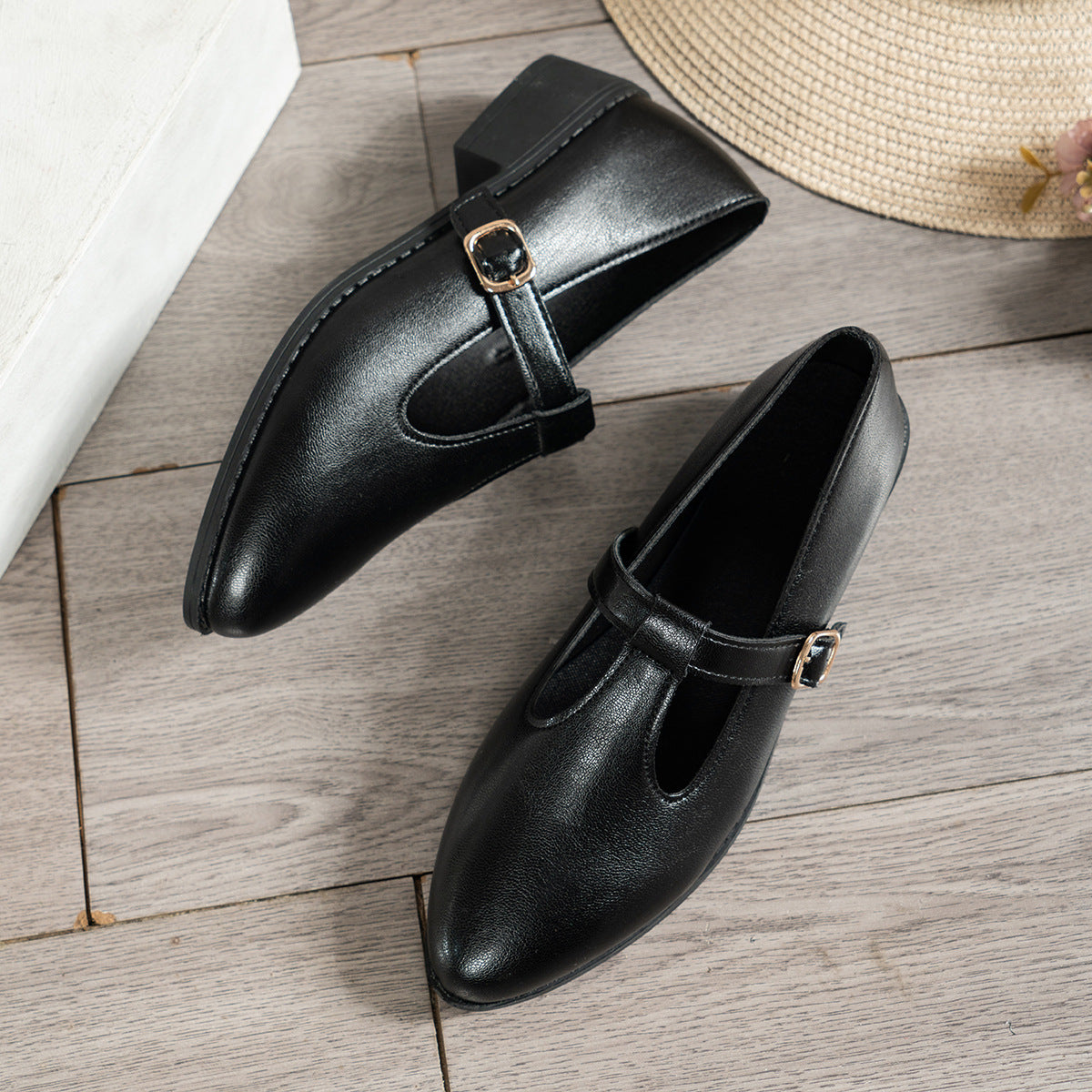 Pea | Women’s ballerina shoes with pointed toe and adjustable strap