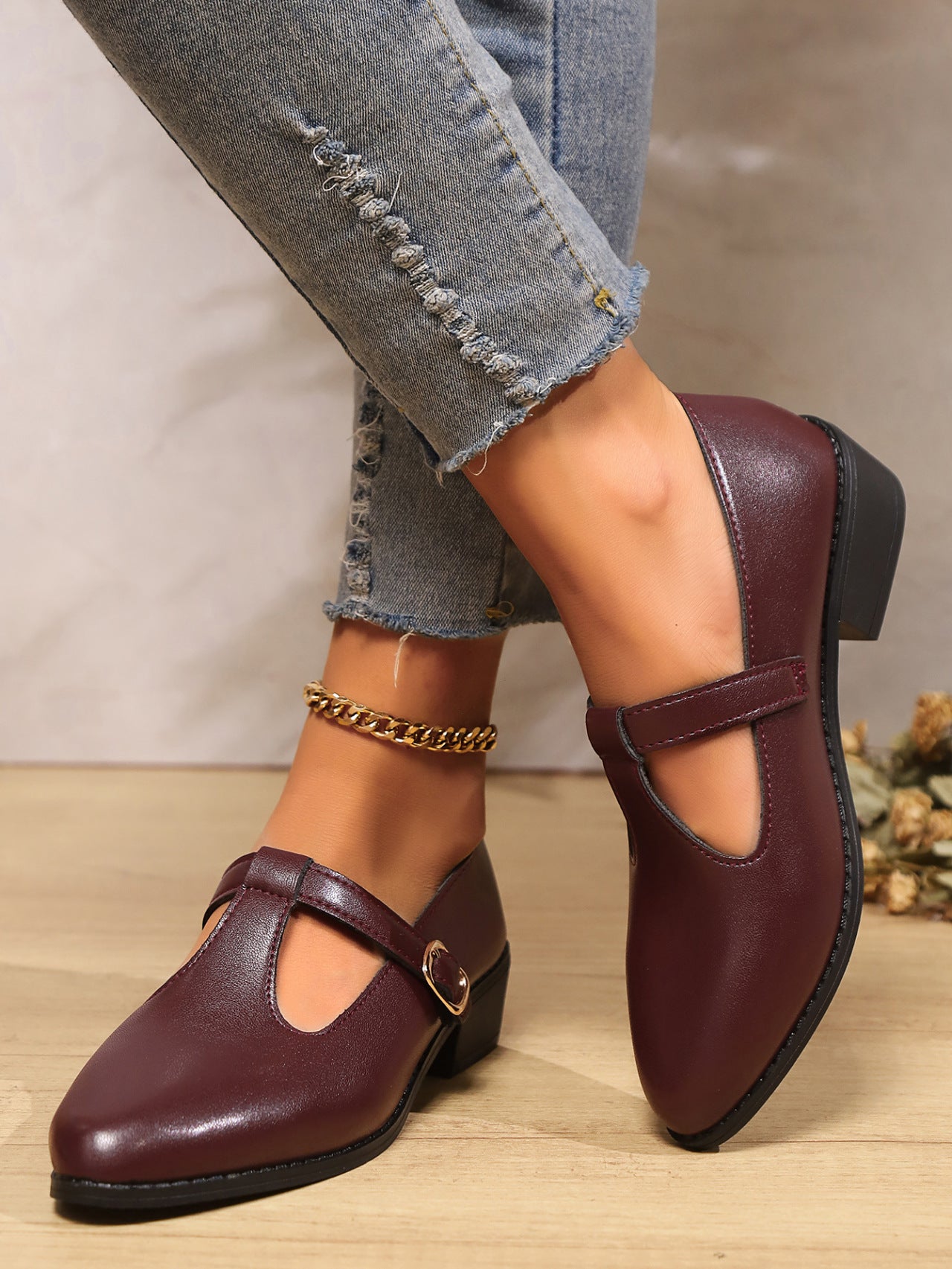 Pea | Women’s ballerina shoes with pointed toe and adjustable strap