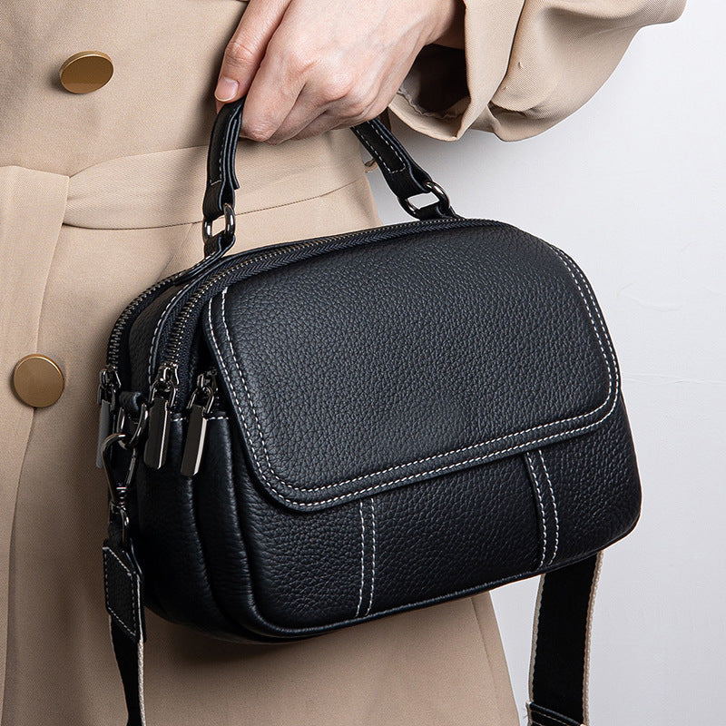Pearl | Women’s round shoulder bag with structured shape and zipper closure