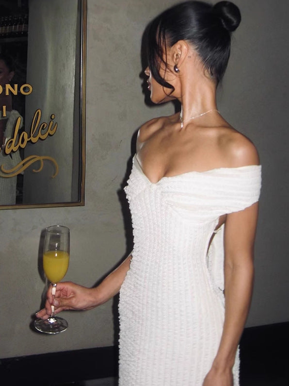 Pam | Women’s maxi dress with v-neckline and open back