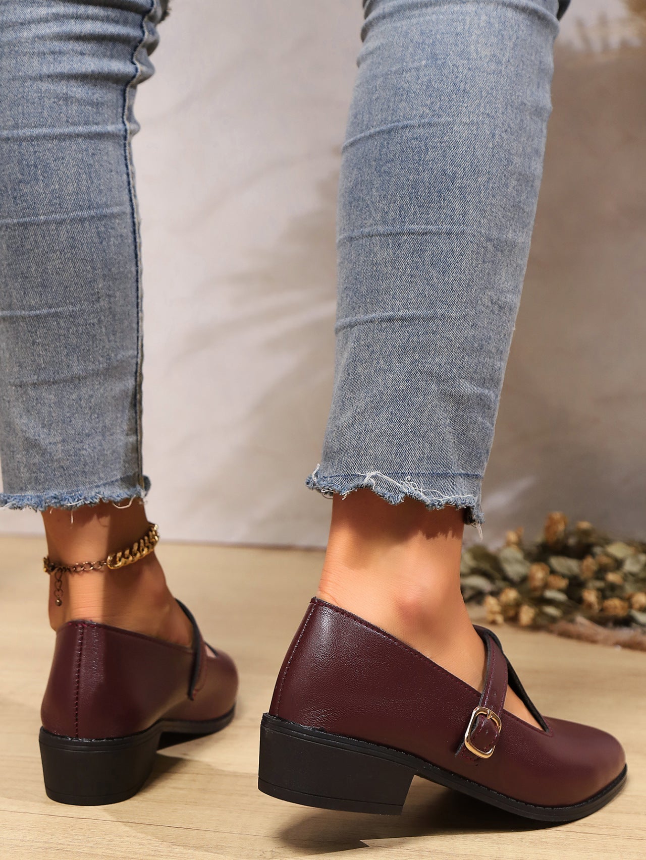 Pea | Women’s ballerina shoes with pointed toe and adjustable strap