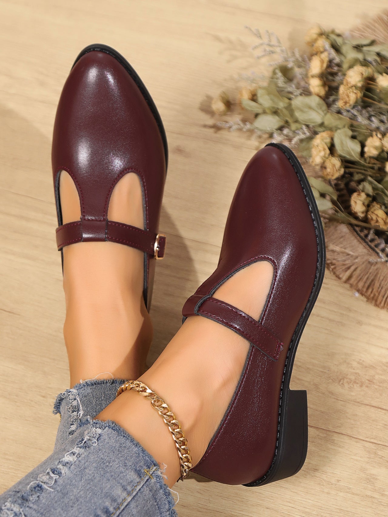 Pea | Women’s ballerina shoes with pointed toe and adjustable strap