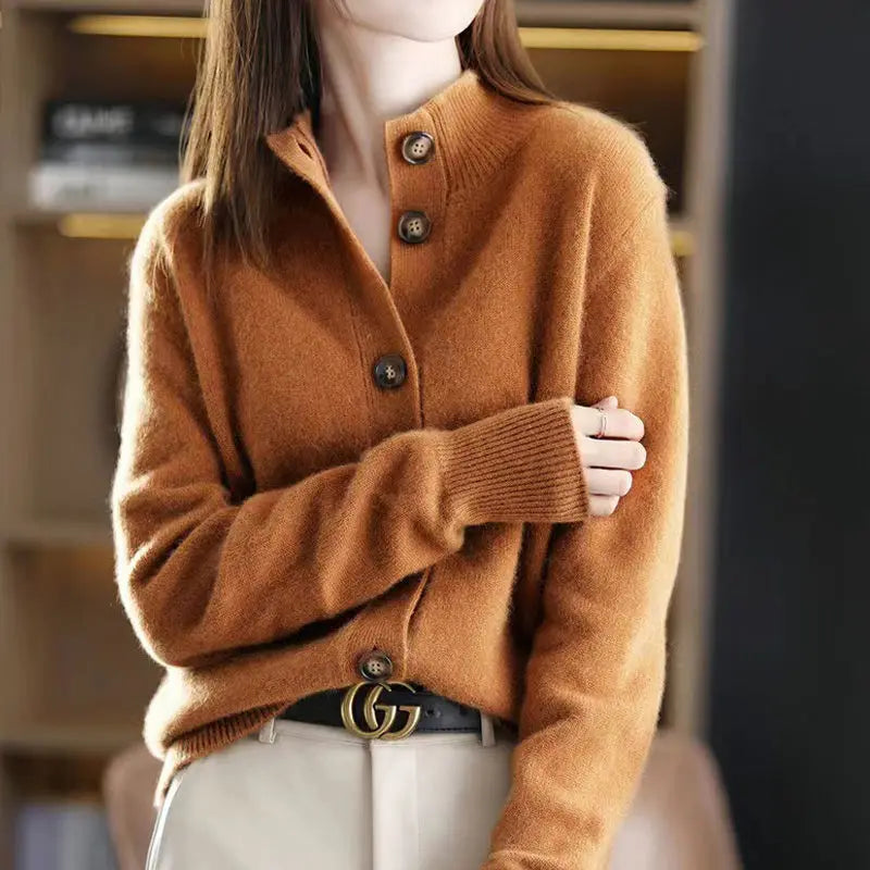 Caslen | Women’s loose silhouette cardigan with oversized buttons