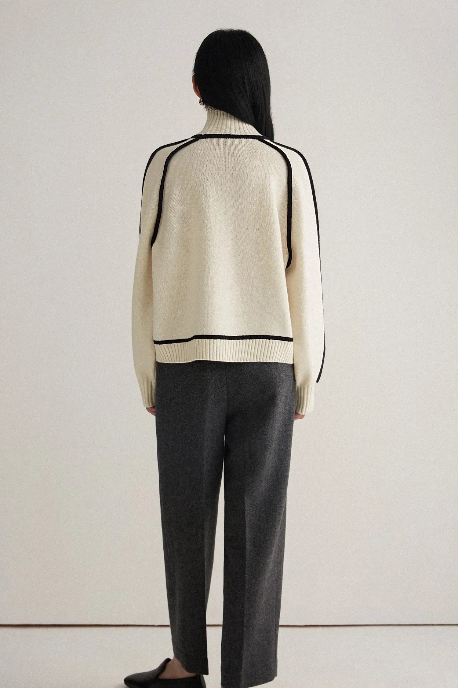 Elano | Turtleneck sweater with contrasting seams