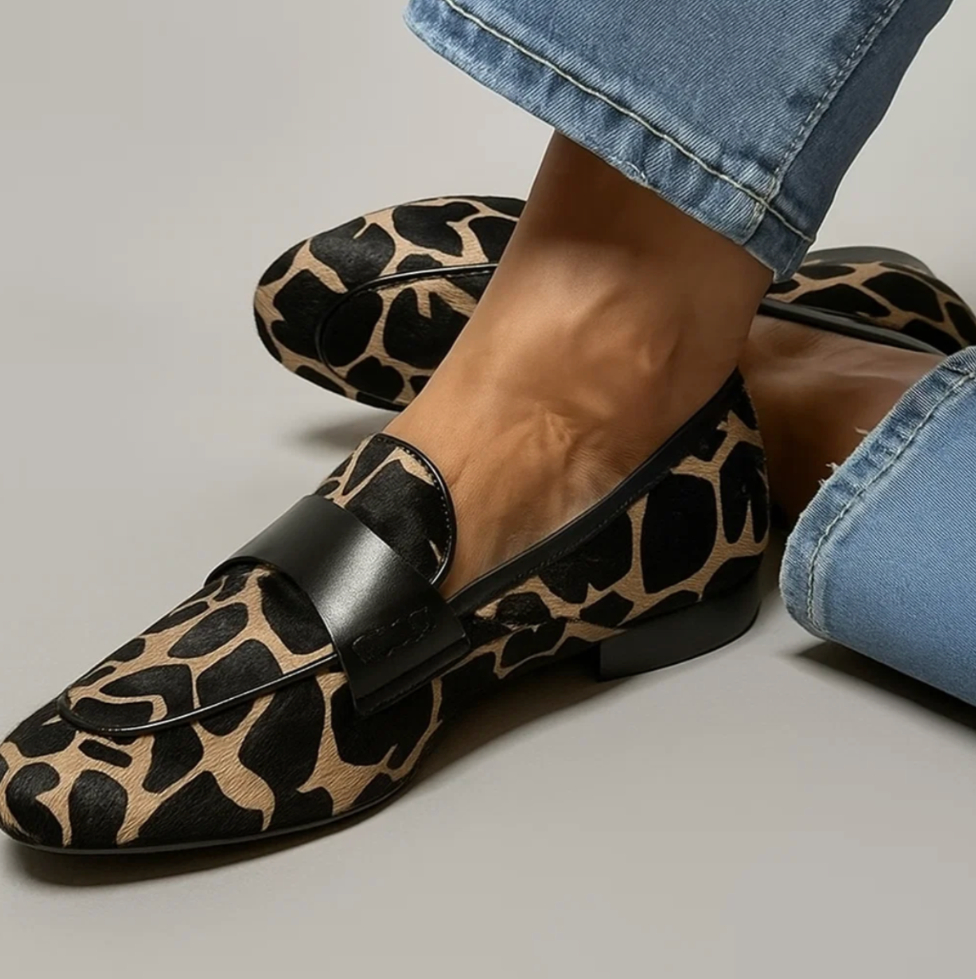 Elowen | Loafers with modern pattern detail