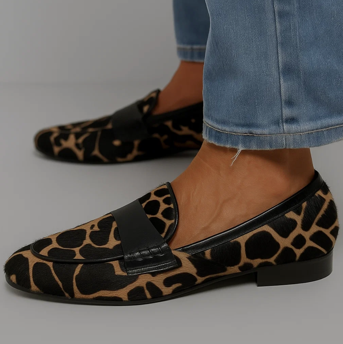 Elowen | Loafers with modern pattern detail