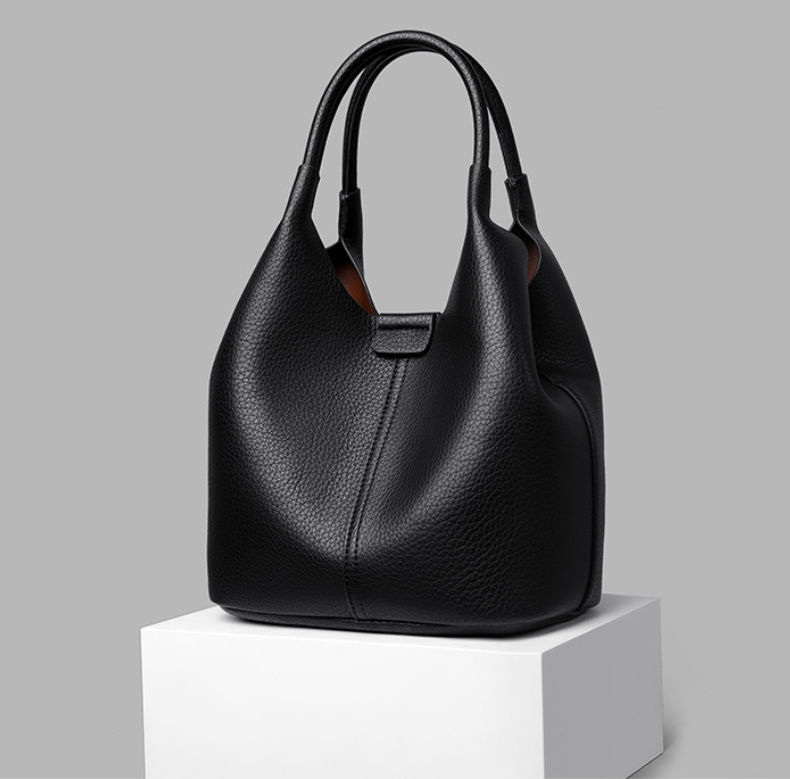 Emily | Women’s crossbody handbag with magnetic closure and interior compartments