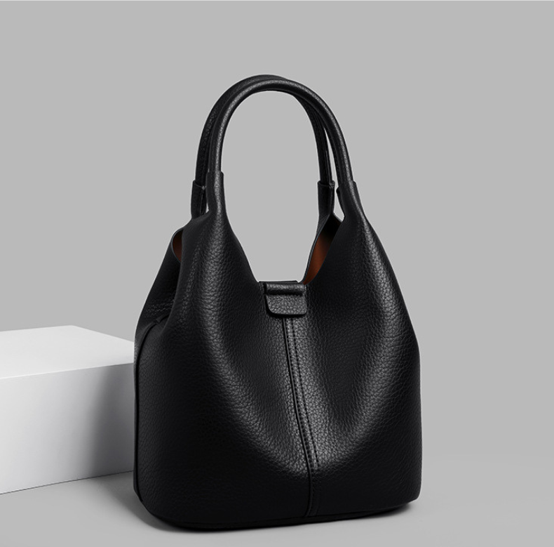 Emily | Women’s crossbody handbag with magnetic closure and interior compartments
