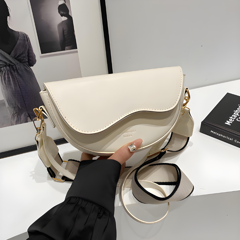 Amayya | Minimalist saddle bag with magnetic flap