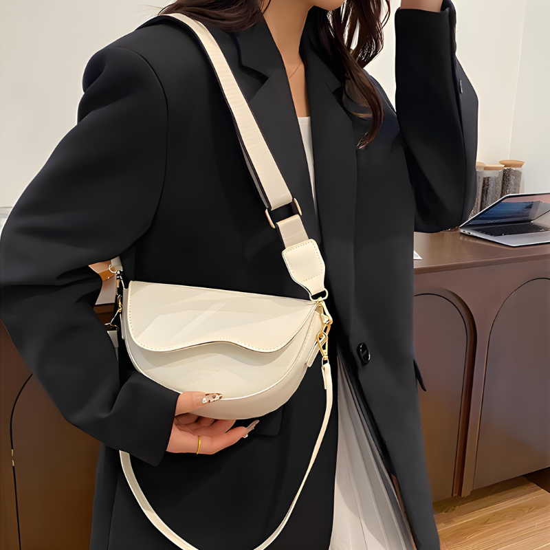 Amayya | Minimalist saddle bag with magnetic flap