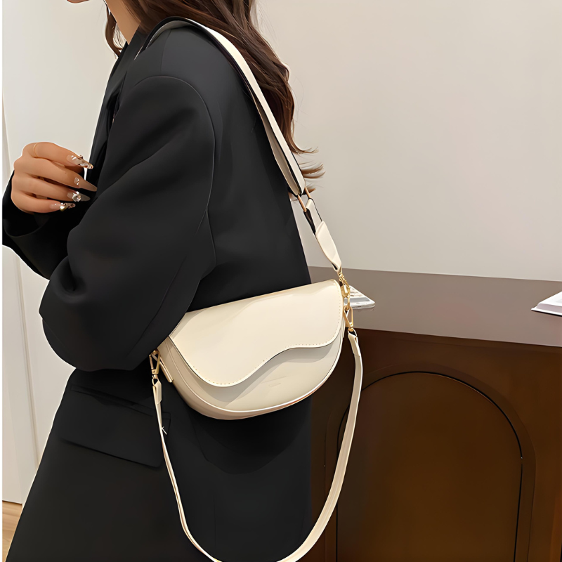 Amayya | Minimalist saddle bag with magnetic flap