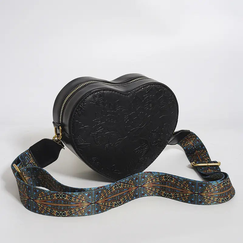 Viva | Heart-shaped bag with compact structure