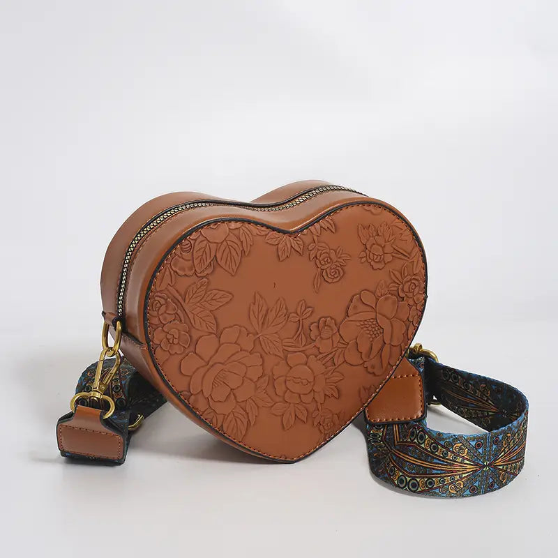 Viva | Heart-shaped bag with compact structure