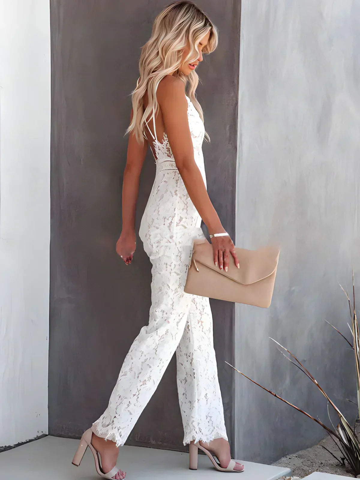 Lilian | Women’s jumpsuit with defined waist and v-neckline