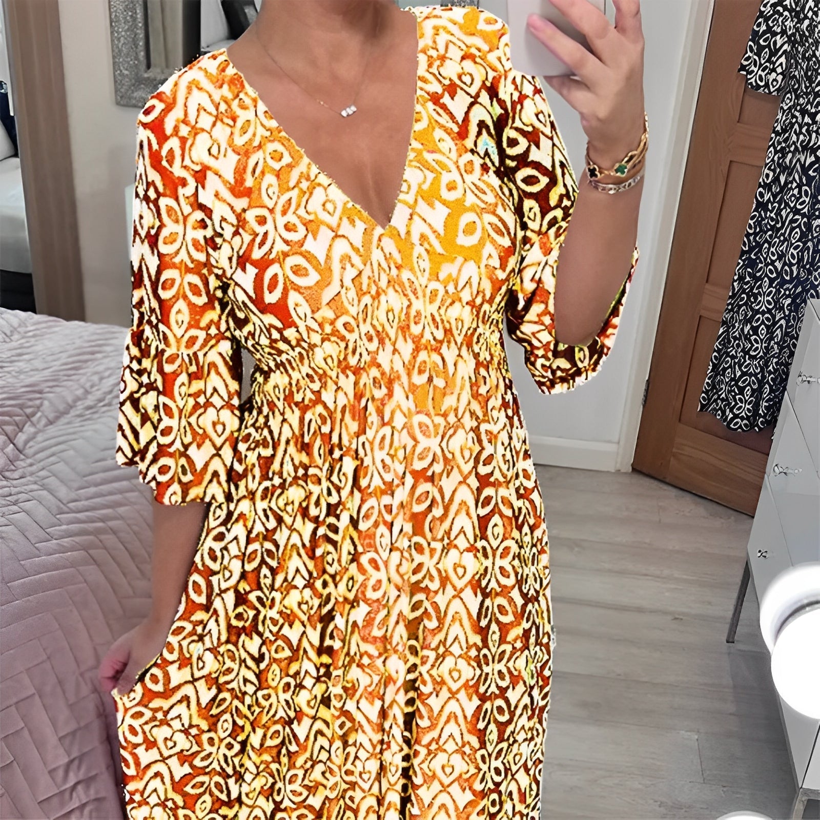 Gen | Women’s summer dress with floral print and v-neckline
