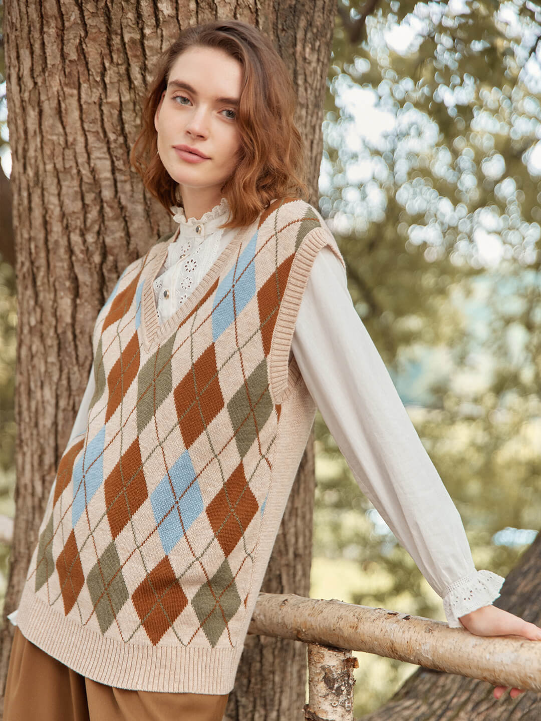Callista | Women’s vest with argyle pattern and v-neck cut