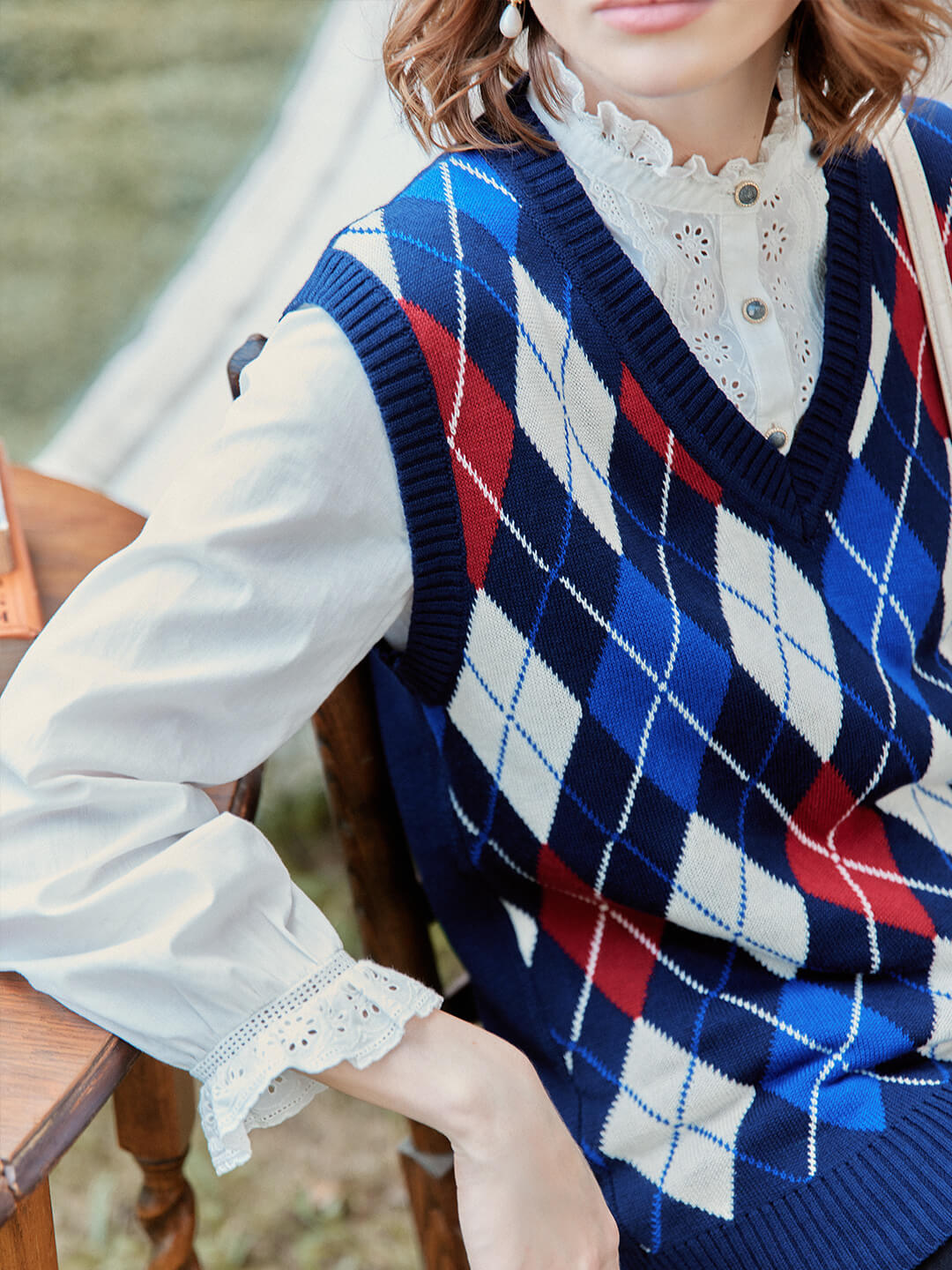 Callista | Women’s vest with argyle pattern and v-neck cut