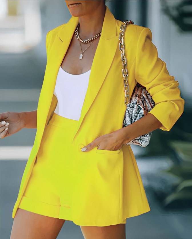 Toni | Women’s blazer and shorts set with tailored cut and modern styling