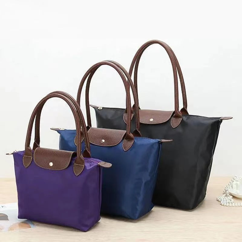 Camille | Women’s shoulder bag with compact shape and structured compartments