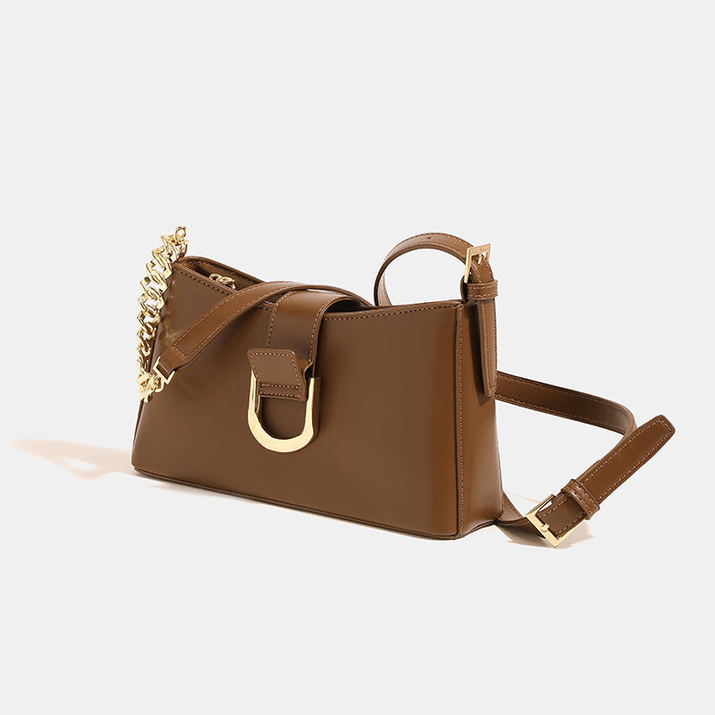 Rhea | Shoulder bag with chain detail and flap closure