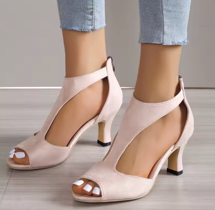 Reyna | Heels with open design and low lift