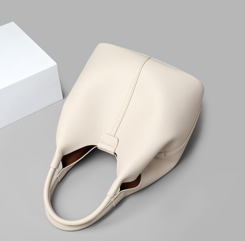 Emily | Women’s crossbody handbag with magnetic closure and interior compartments