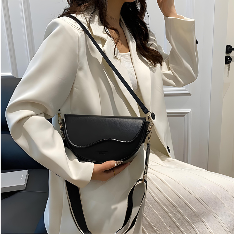 Amayya | Minimalist saddle bag with magnetic flap