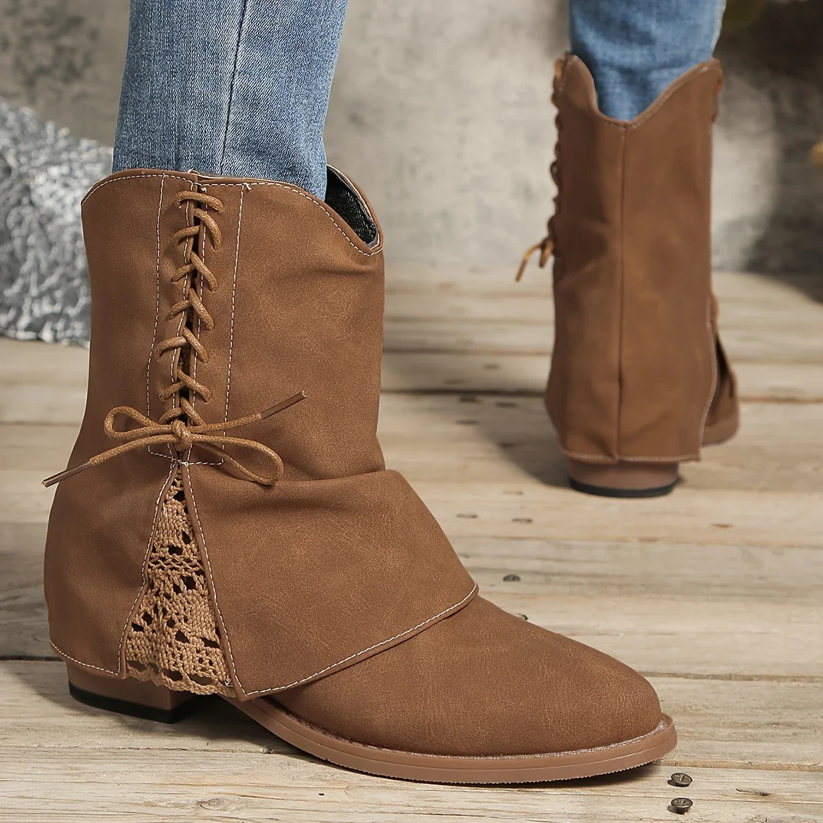 Alette | Low block heel lace boots